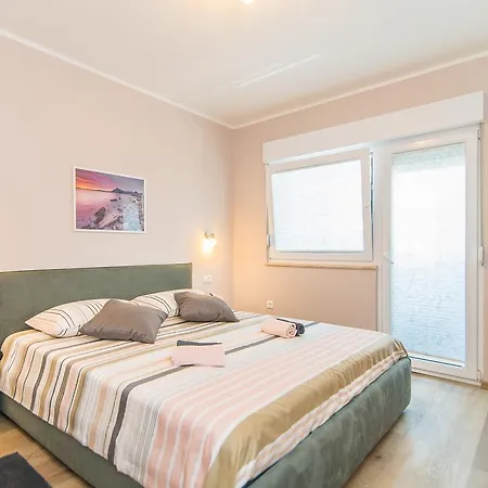 Lili Апартаменти *